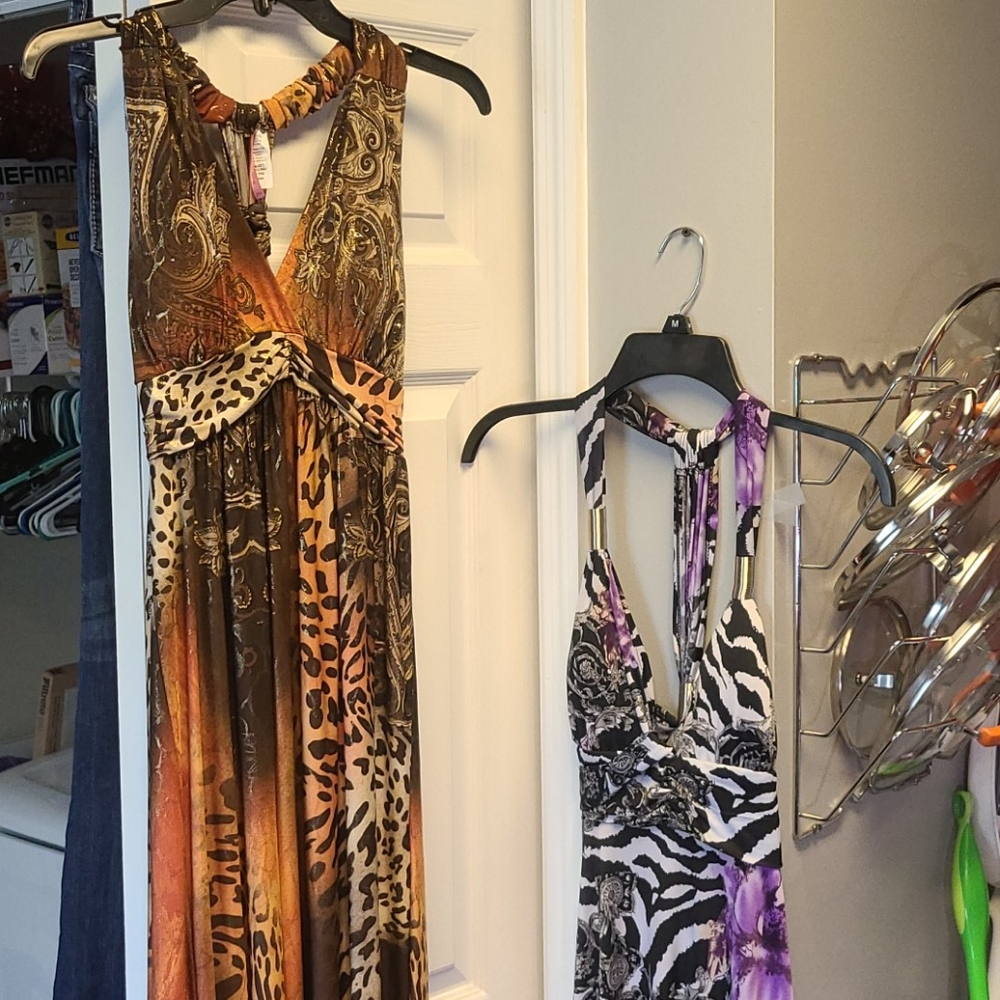 4/$20.  2 Womens Polyester/elastic sun dresses